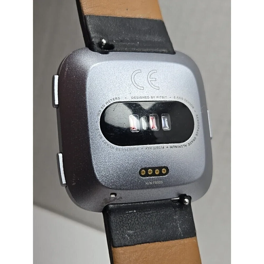 Fitbit Versa FB505 Special Edition Silver Smartwatch Activity Tracker No Charger